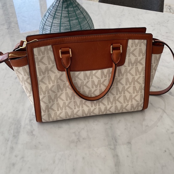 Michael Kors bag like new - Picture 4 of 11